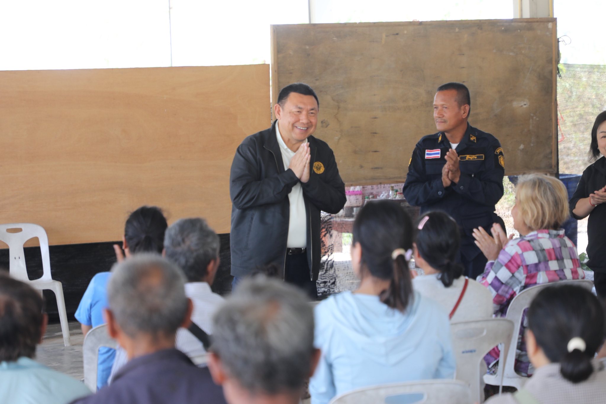 title - เลขาฯ ส.ป.ก. รุดให้กำลังใจพี่น้องเกษตรกรในเขตปฏิรูปที่ดินพื้นที่ชายแดนอุบลฯ ใกล้จุดสู้รบเพียง 7 กม.